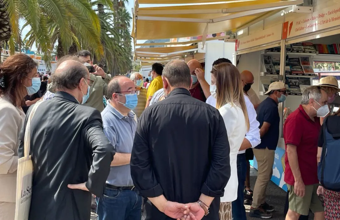 La ministra de Cultura i Esports, Sílvia Riva, amb el seu homòleg espanyol, Miquel Iceta.