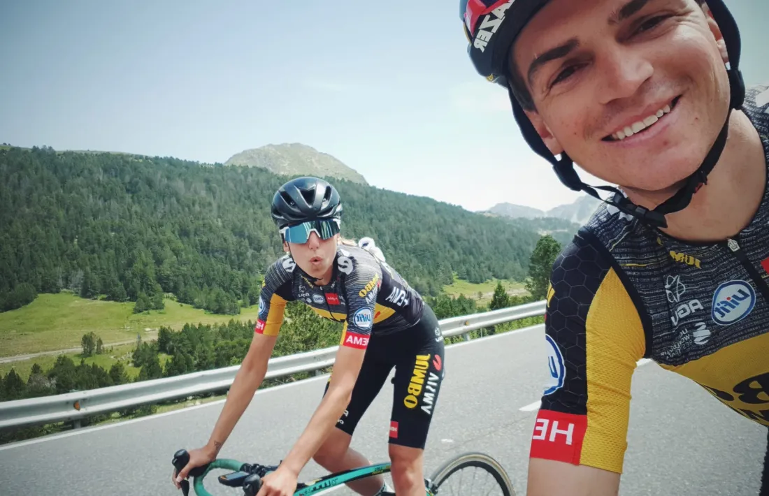 Noemí Farré, ex-ciclista professional del Massi-Tactic, i Sepp Kuss, del Team Jumbo-Visma, entrenant-se en territori andorrà. Foto: Sepp Kuss
