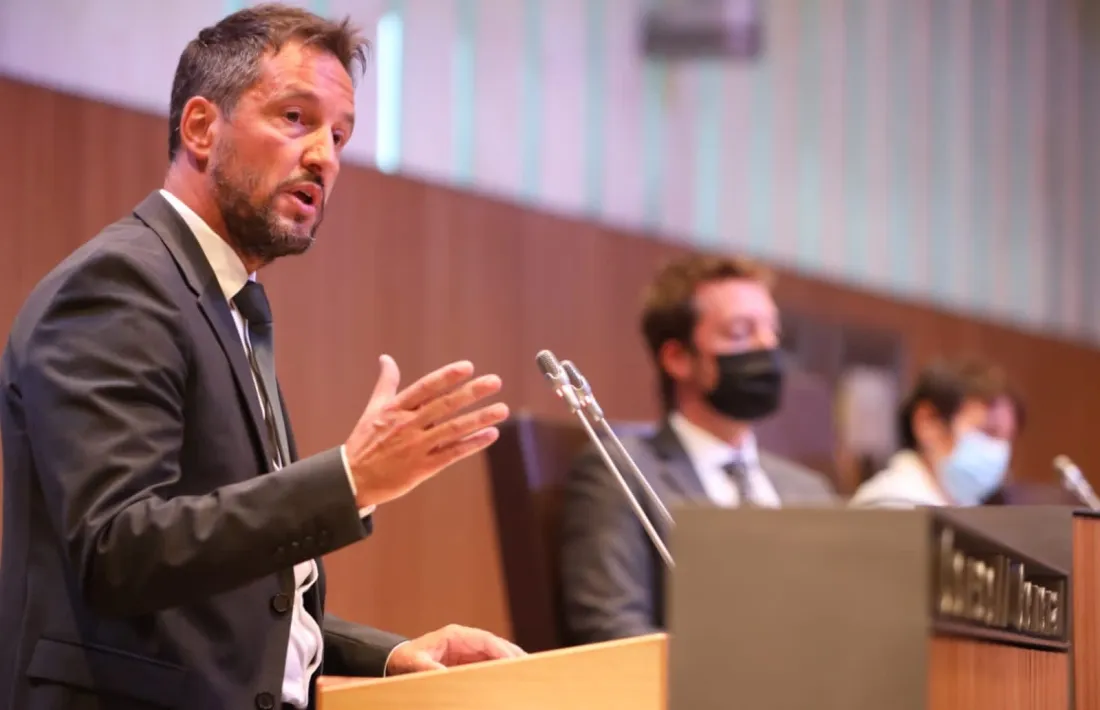 Pere López durant la seva intervenció, avui, al Consell General.