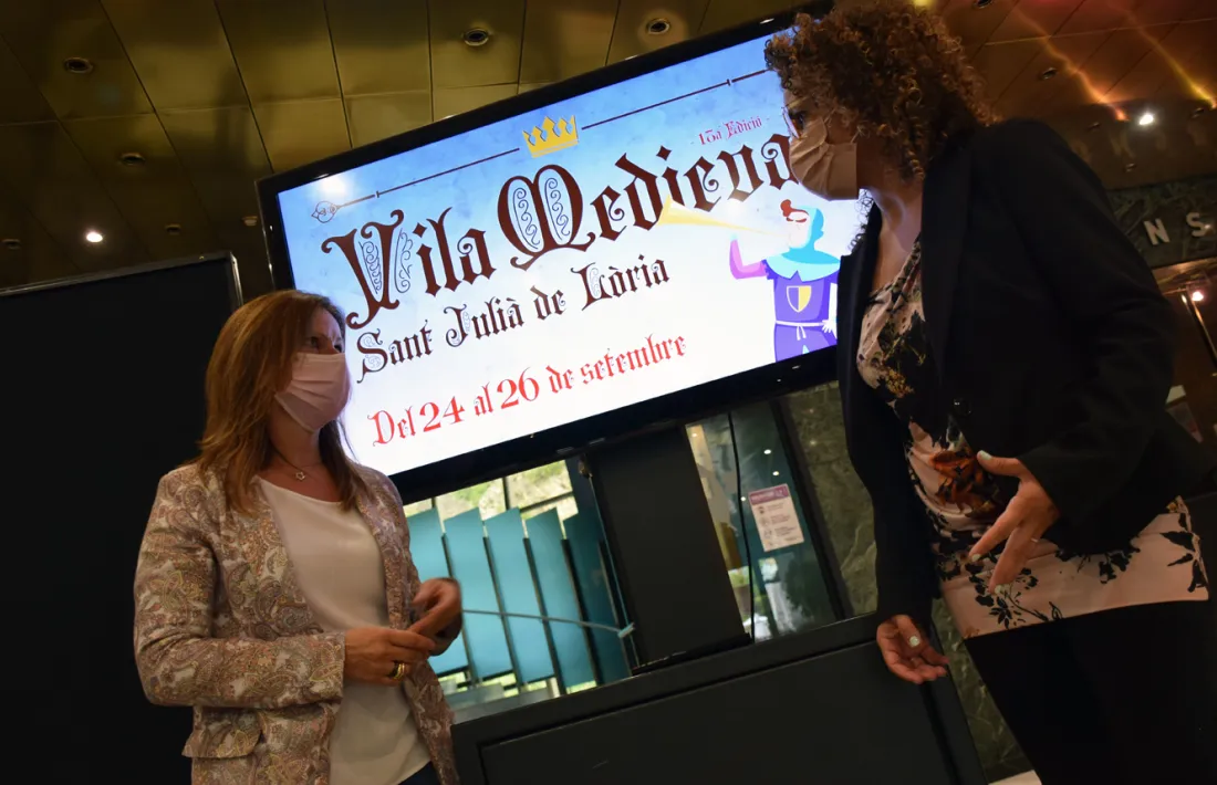 La cònsol menor de Sant Julià, Mireia Codina, i la cap de Cultura, Laura Rogé