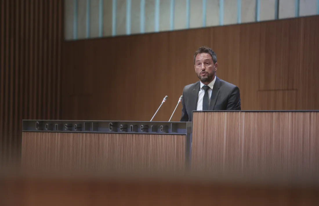 El socialdemòcrata Pere López va estendre la mà a la cambra per canviar el model de país a partir de la transició ecològica.