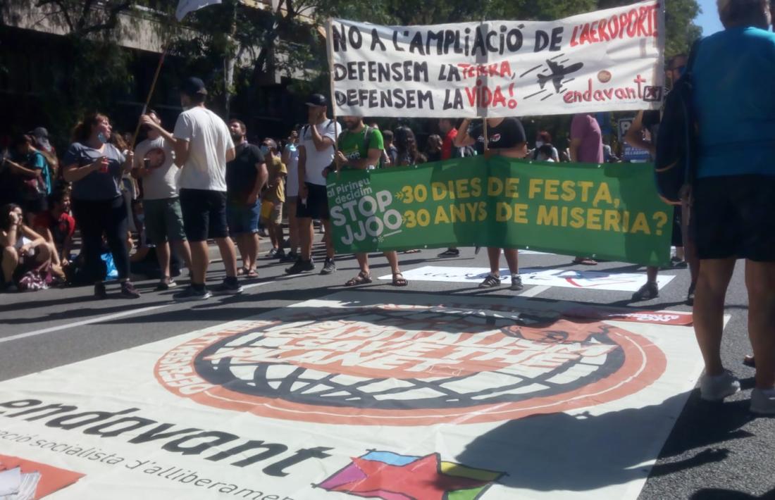La plataforma va participar en la manifestació celebrada a Barcelona diumenge passat contra l’ampliació de l’aeroport del Prat.