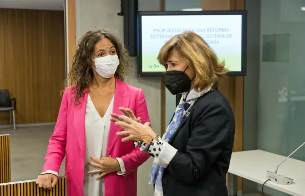 p._04_salazar_amb_yolanda_valdeolivas_comiss_pensions_ec_consell_general