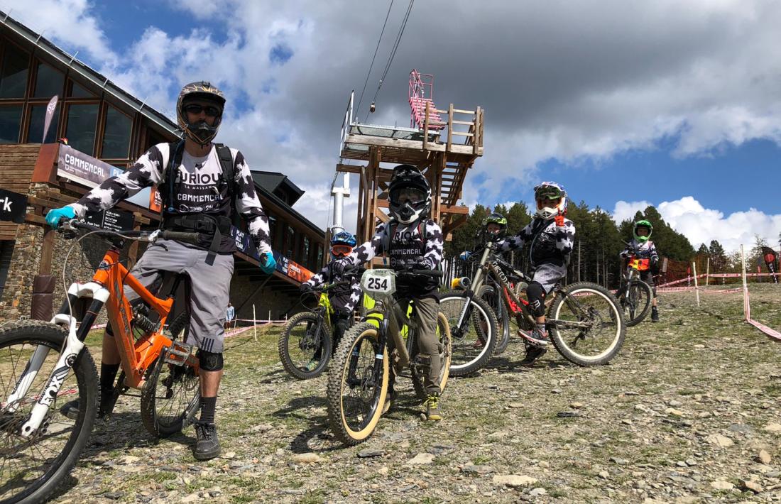 Els ‘bikers’ del Furious Bici Club durant un entrenament.