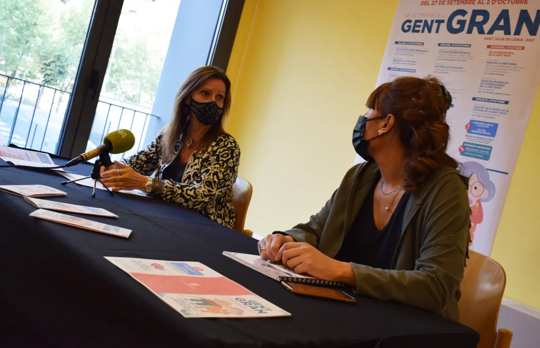 La cònsol menor de Sant Julià de Lòria, Mireia Codina, i la cap del departamet de Serveis Socials i Participació Ciutadana, Montse Cobo