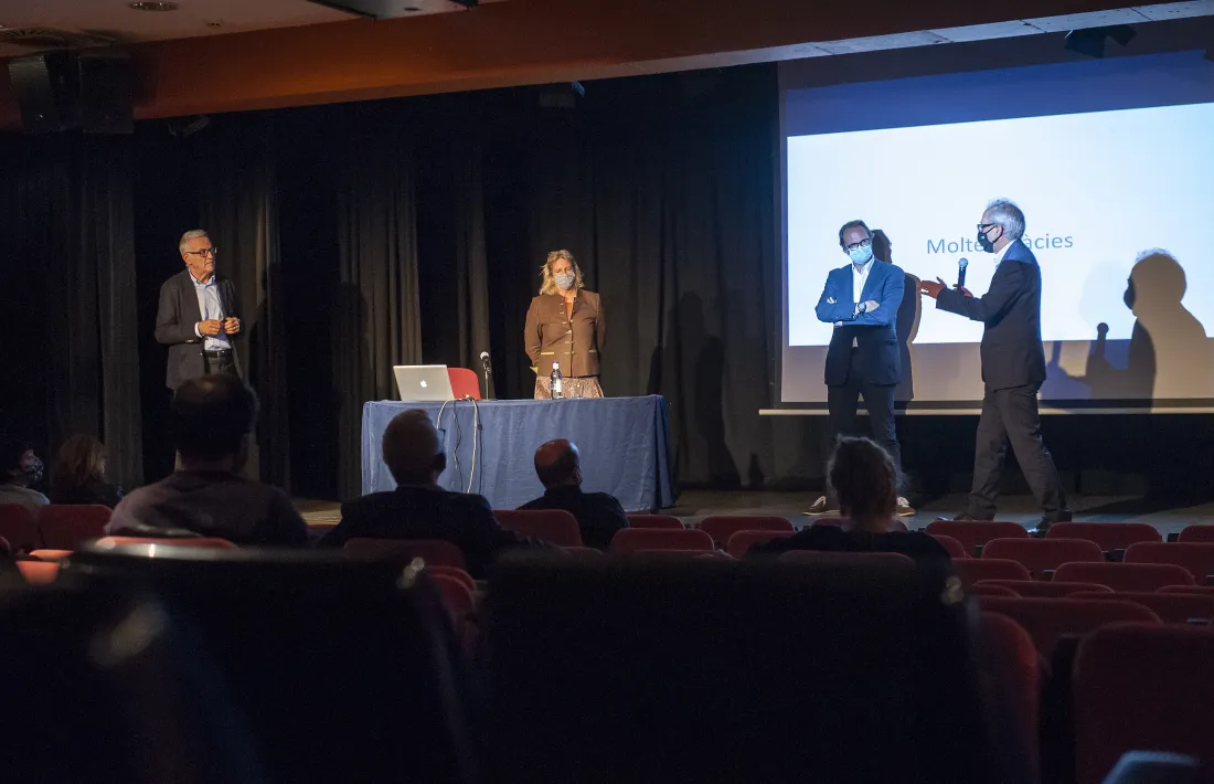Camp, amb els tres experts que van participar en la jornada d’ahir a l’auditori del Palau de Gel.