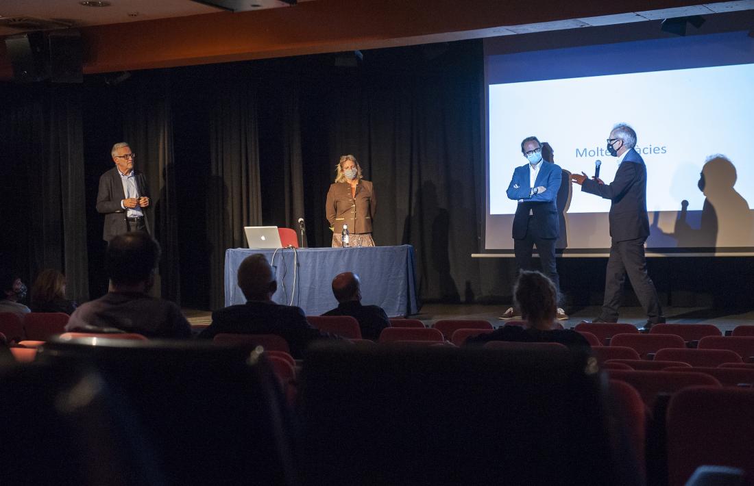 Camp, amb els tres experts que van participar en la jornada d’ahir a l’auditori del Palau de Gel.