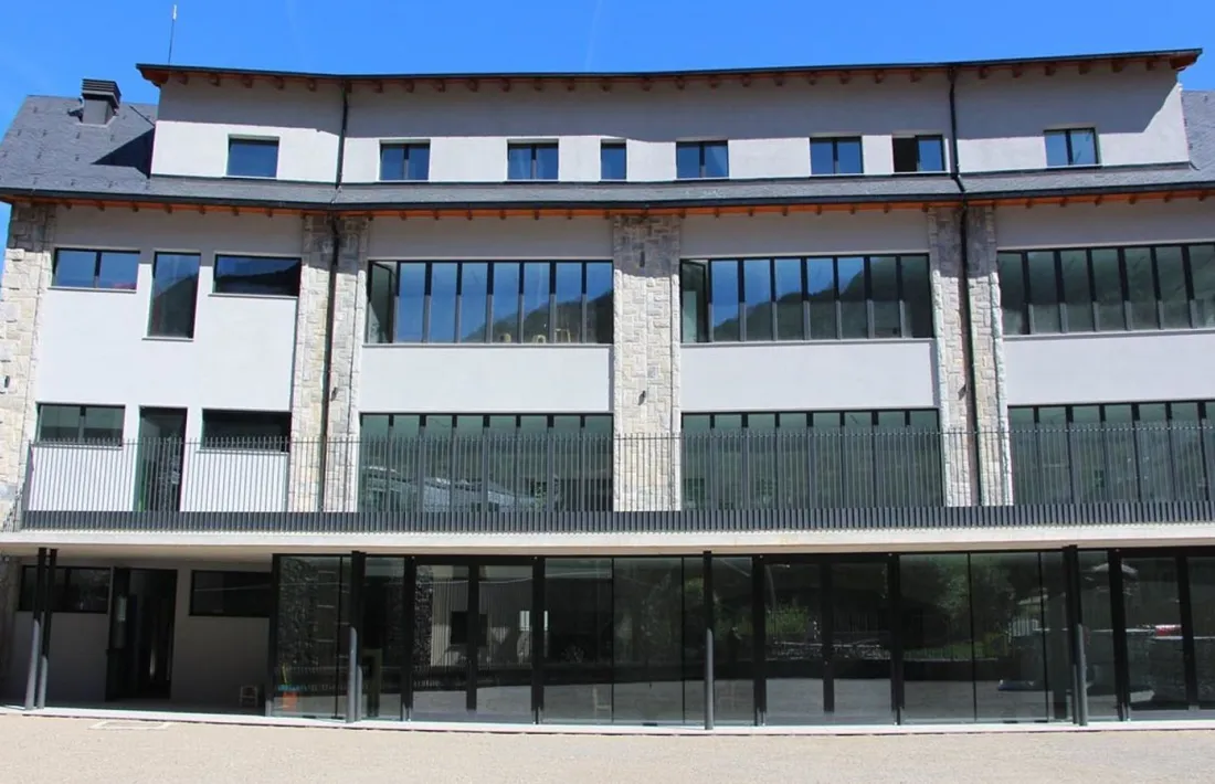 L'edifici de L'Estudi on es troben les dependències de La Capsa.