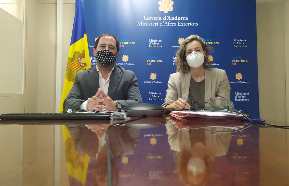 El director de l'Oficina d'Energia i del Canvi Climàtic, Carles Miquel, i la directora del departament de Medi Ambient, Sílvia Ferrer.
