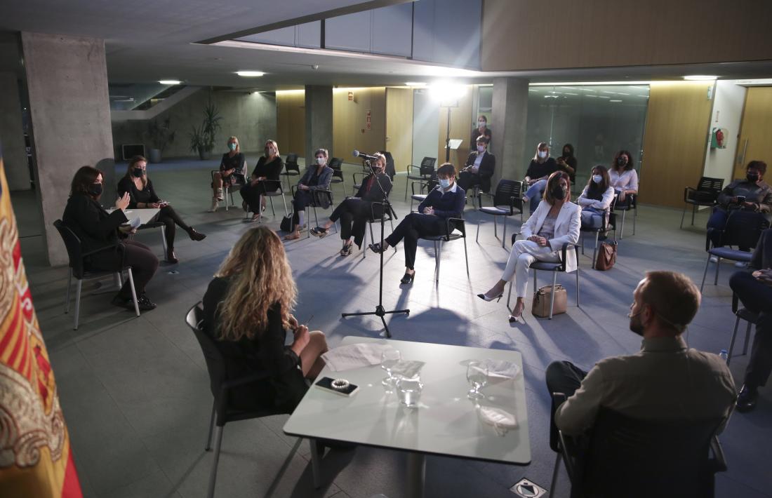 Un moment del debat ‘Populisme i mitjans de comunicació’ al vestíbul del Consell General.