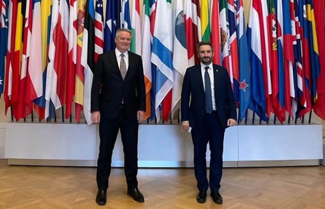 El ministre de Finances, Eric Jover, amb el secretari general de l'OCDE, Mathias Cormann.