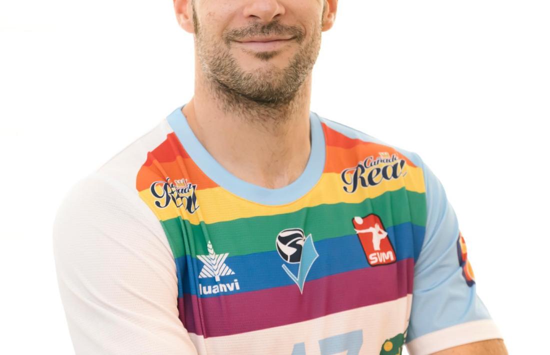 Xavi Folguera, amb la nova samarreta del Río Duero Voley de la Superlliga. Foto: Facebook Xavi Folguera
