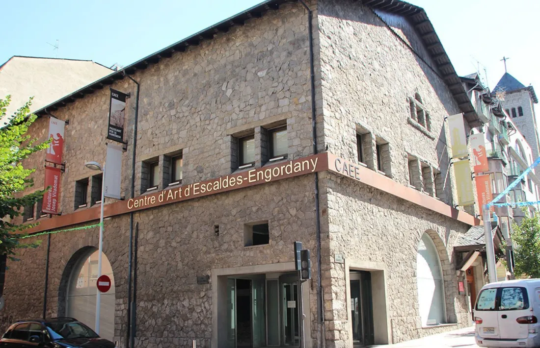 L'exterior del CAEE.
