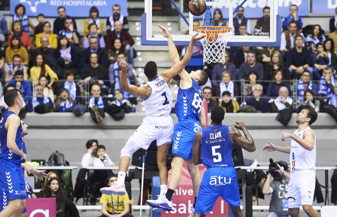 ‘Tyson’ Pérez, actualment lesionat, en l’últim partit amb públic al Coliseum Burgos. Foto: ACB Photo / BB Hojas