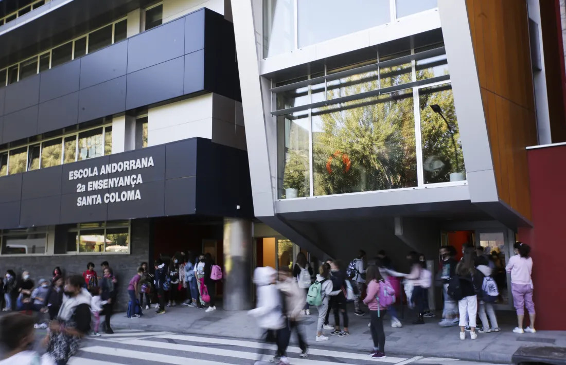 Les escoles del sistema educatiu andorrà han decidit de manera consensuada la introducció d’aquest punt al reglament.