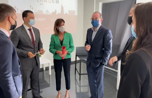 ministres_gallardo_i_vilarrubla_amb_representants_de_les_empreses_del_projecte_tandem