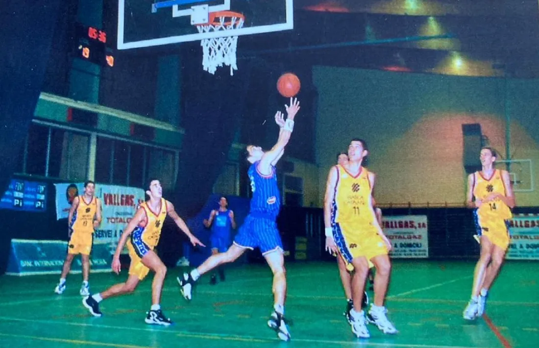 El pivot de Sant Boi de Llobregat, amb el número 14, va jugar al Lycée amb el Barça júnior i va fer 21 punts. Foto: Màrius Grau