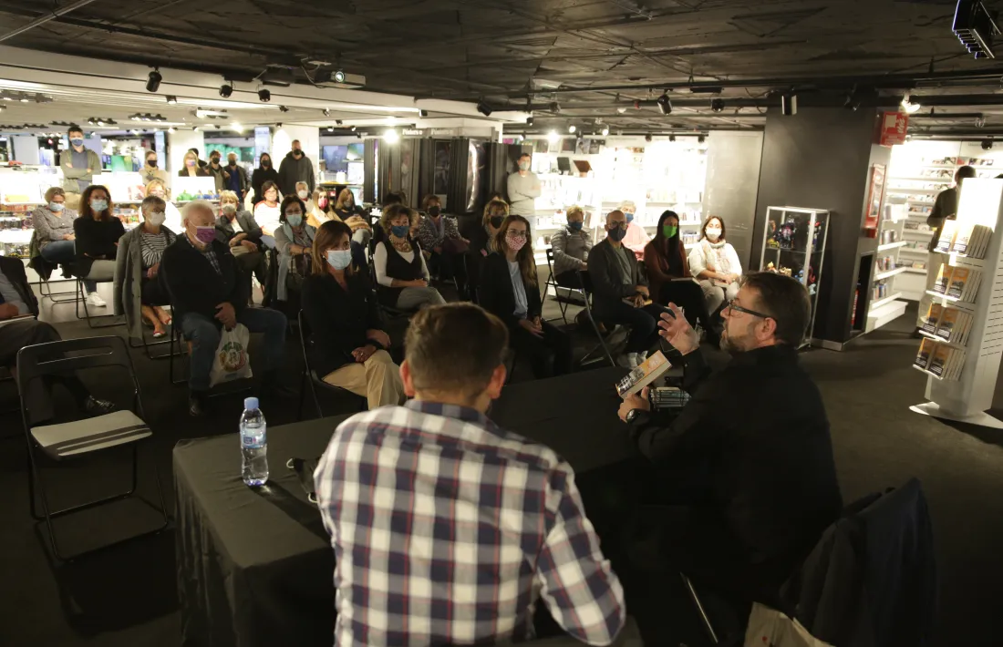 Les ministres d'Educació i de Cultura, entre els assistents a la presentació d'ahir al Fòrum FNAC, en què David Gálvez va exercir d'amfitrió.