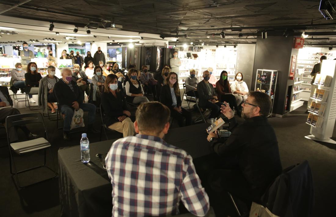 Les ministres d'Educació i de Cultura, entre els assistents a la presentació d'ahir al Fòrum FNAC, en què David Gálvez va exercir d'amfitrió.