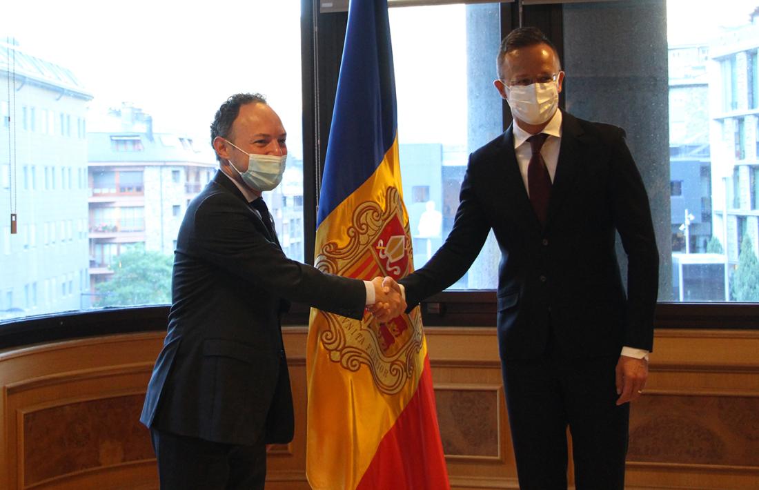 El cap de Govern, Xavier Espot, amb el ministre d’Afers Exteriors d’Hongria, Péter Szijjártó.
