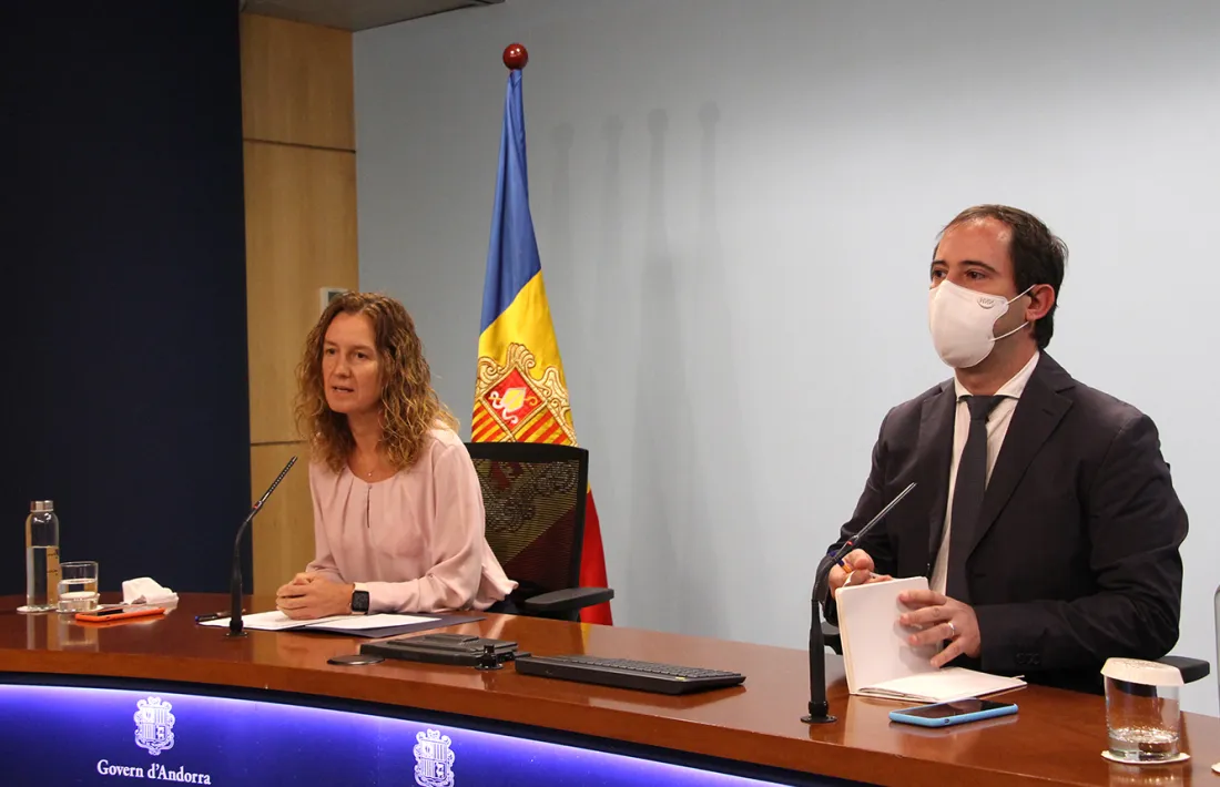 La ministra Sílvia Calvó i el director de l'Oficina de l'Energia i del Canvi Climàtic, Carles Miquel.