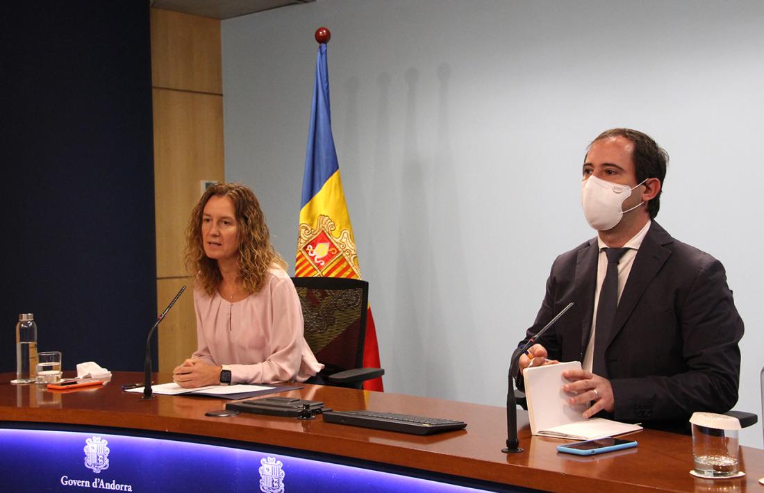La ministra Sílvia Calvó i el director de l'Oficina de l'Energia i del Canvi Climàtic, Carles Miquel.