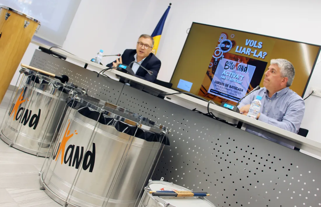 Valentí Closa i el músic i director de la Grandàlia, Jordi Barceló, durant la presentació d'avui.