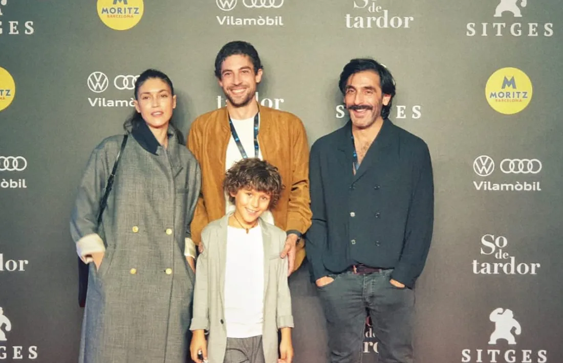 Rodríguez Areny, al centre, envoltat dels protragonistes del curt, Nerea Barros, el nen Gio Garcia i Milo Taboada, dissabte a Sitges.