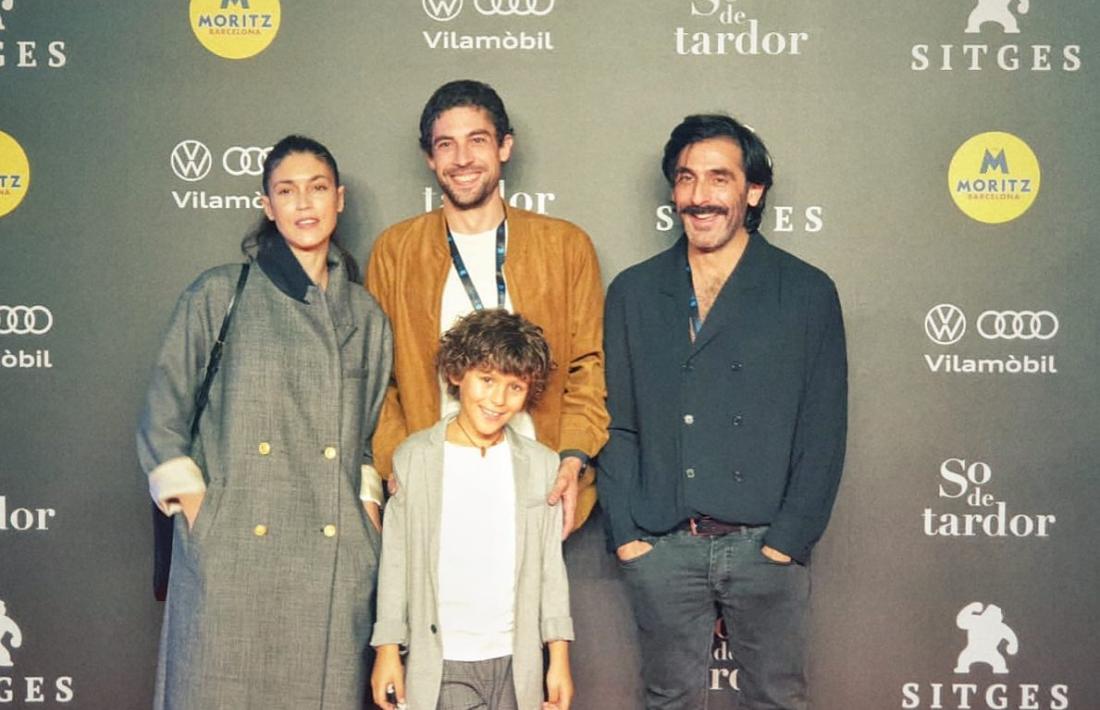 Rodríguez Areny, al centre, envoltat dels protragonistes del curt, Nerea Barros, el nen Gio Garcia i Milo Taboada, dissabte a Sitges.