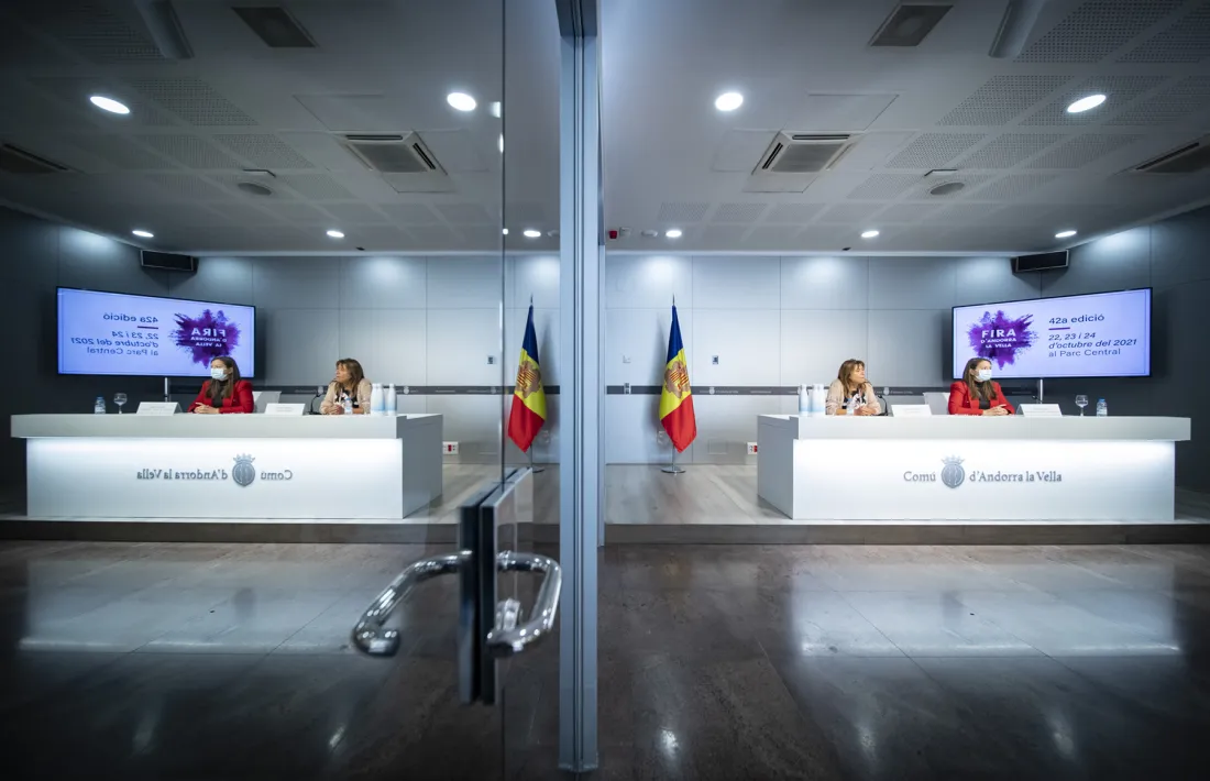 Conxita Marsol i Meritxell López presenten la 42a Fira d'Andorra la Vella.