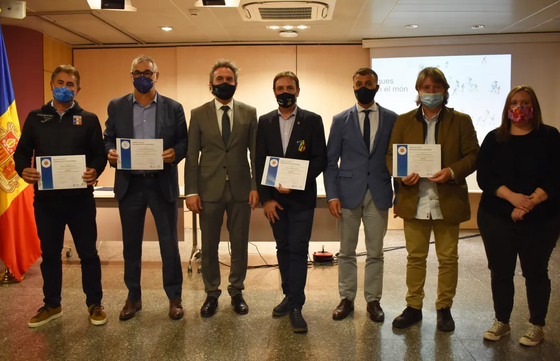 Un moment del lliurament de diplomes a les cinc federacions esportives.