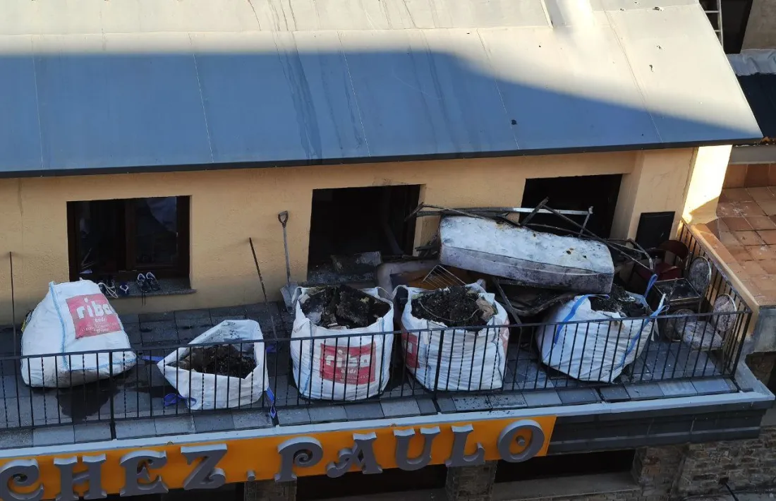 Durant la jornada ja s'han començat els treballs per poder reparar els pisos afectats.