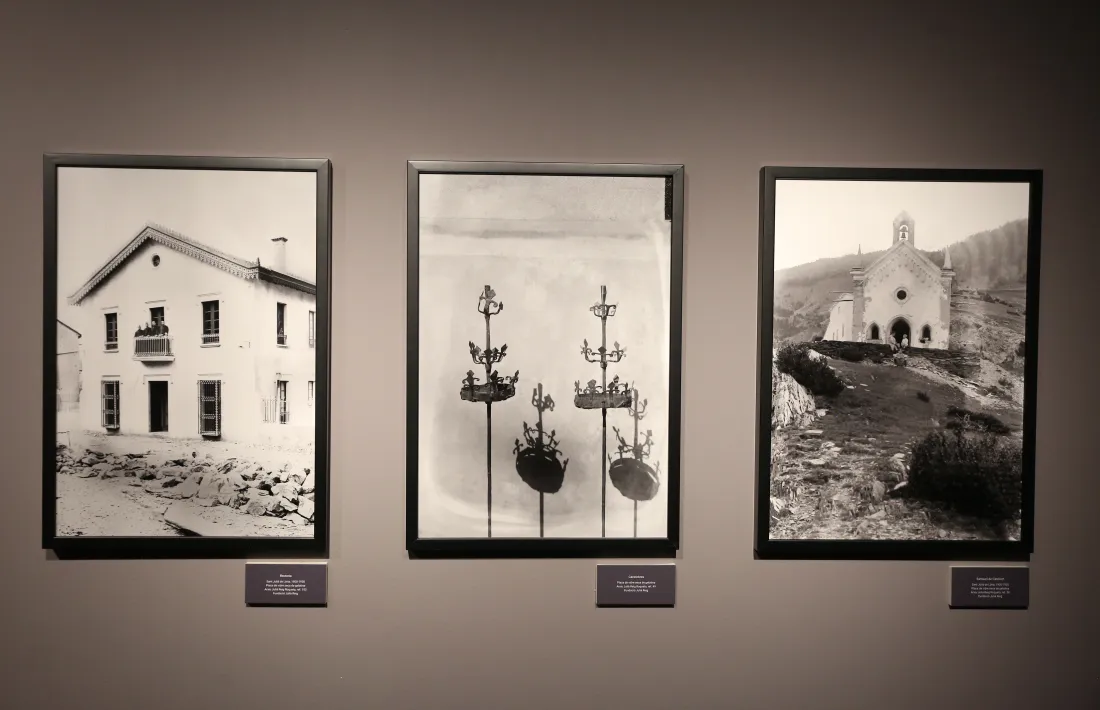 La rectoria i el santuari de Canòlic, quan encara estava emblanquinat, i entremig una rara foto amb intenció "artística" de Reig Roqueta.