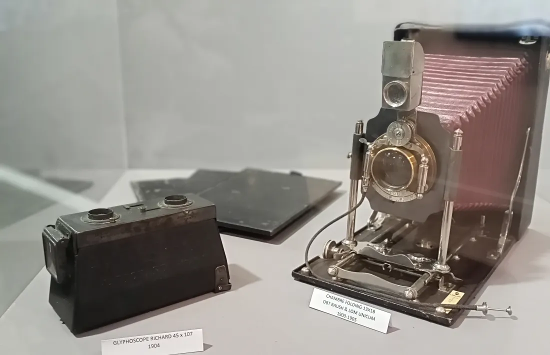 Glyphoscope Richard del 1904, la càmera estereoscòpica que utilitzava Reig Roqueta (a l’esquerra).