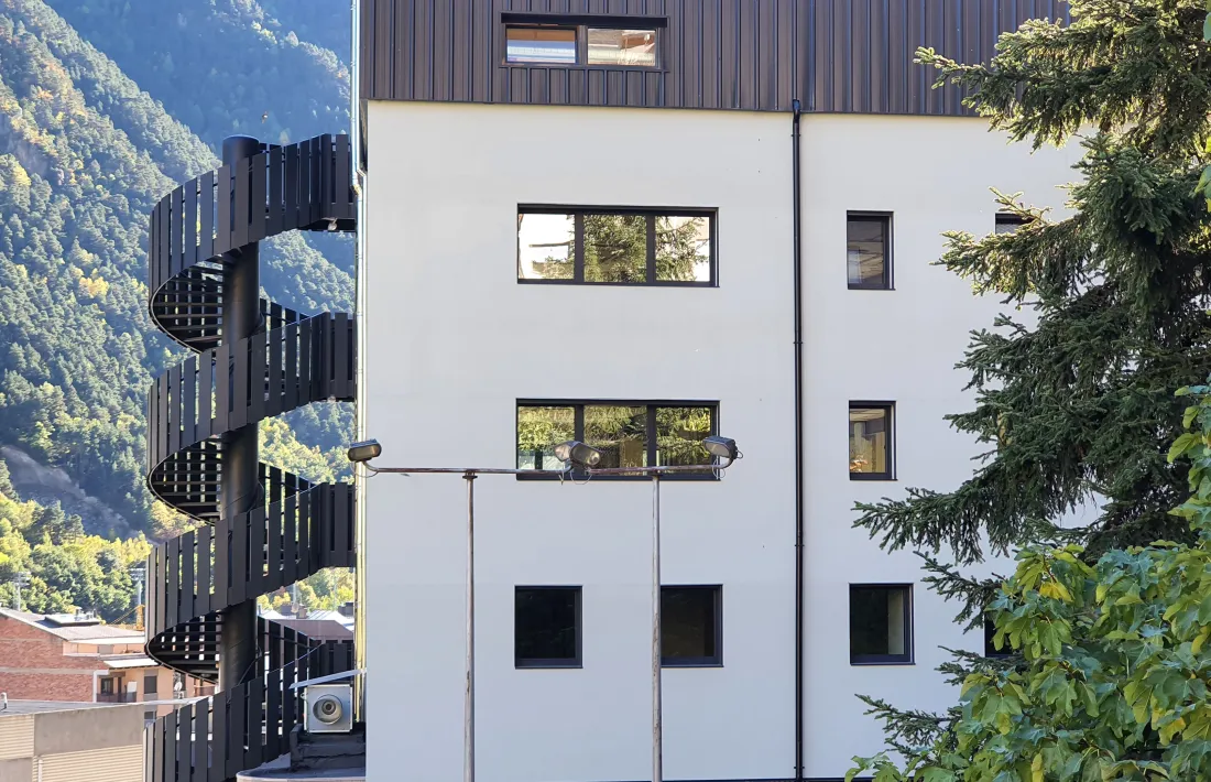 L'edifici on s'ubicarà el centre residencial d'educació intensiva (CREI).