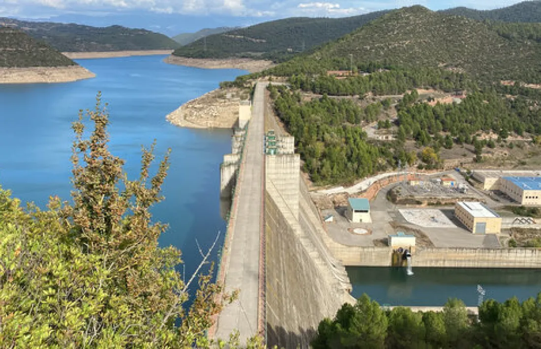 La presa i embassament de Rialb. 