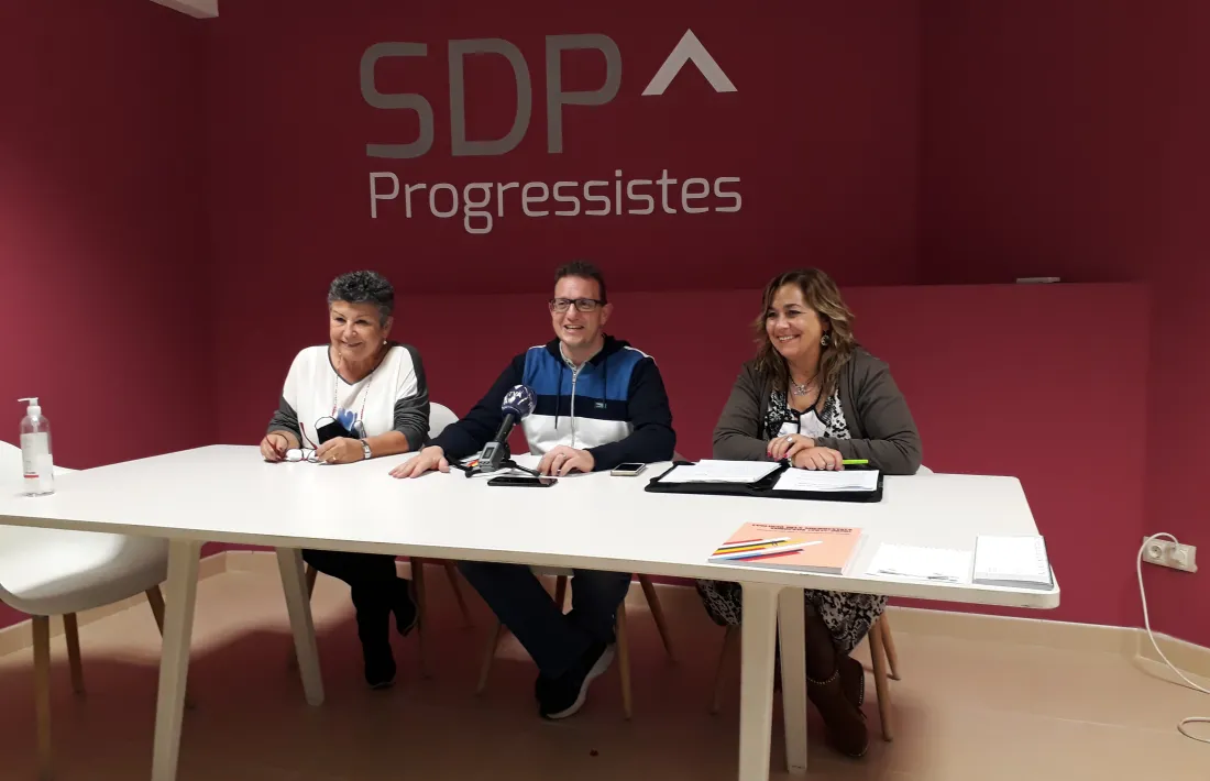 Cristina Montolio, Josep Lluís Donsión i Elisabet Zoppetti en la roda de premsa d’ahir.