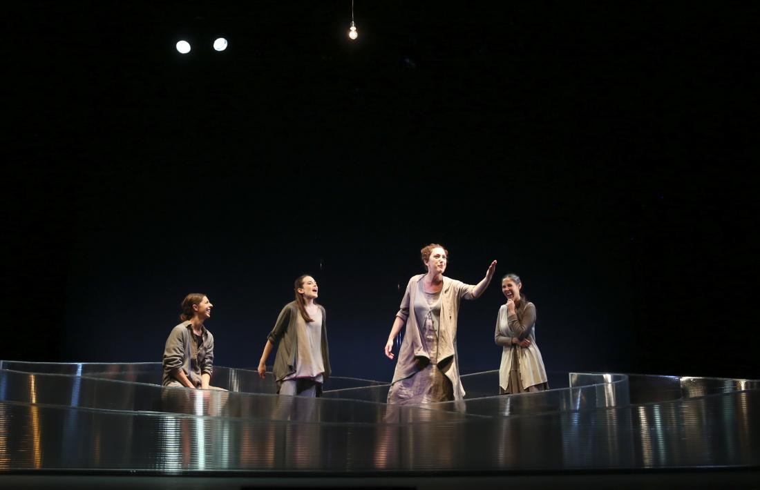 Annabel Castan, Núria Montes, Irina Robles i Jèssica Casal són Margarida, Adriana, Vicenta i Bepa, les quatre dones de Joan-Pere Cerdà: ahir, a l’assaig general al Claror.