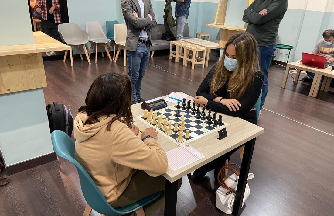 Alexandra Muratet, a la dreta. Foto: Federació Andorrana d'Escacs