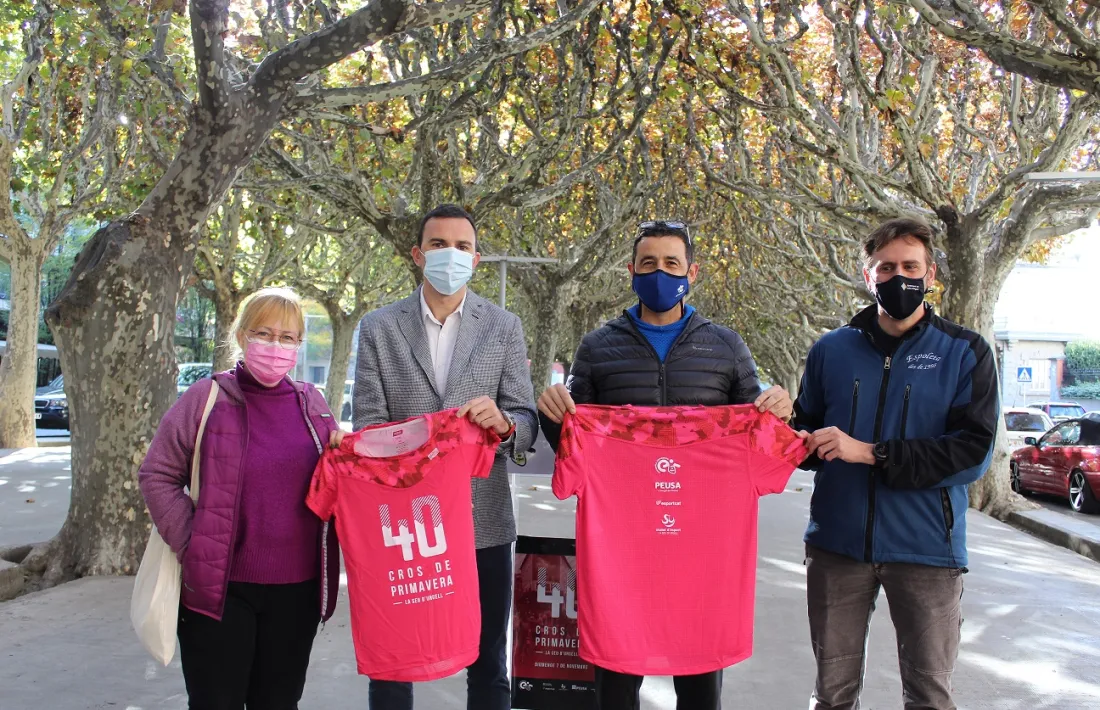 Presentació de l'acord i la prova esportiva, el Cros de tardor, al passeig Joan Brudieu.