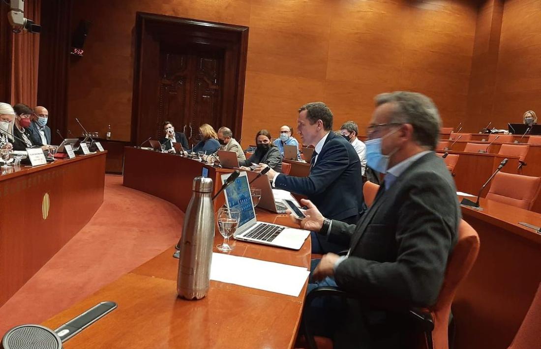 Òscar Ordeig, intervenint durant la compareixença de la directora de Turisme al Parlament de Catalunya. 