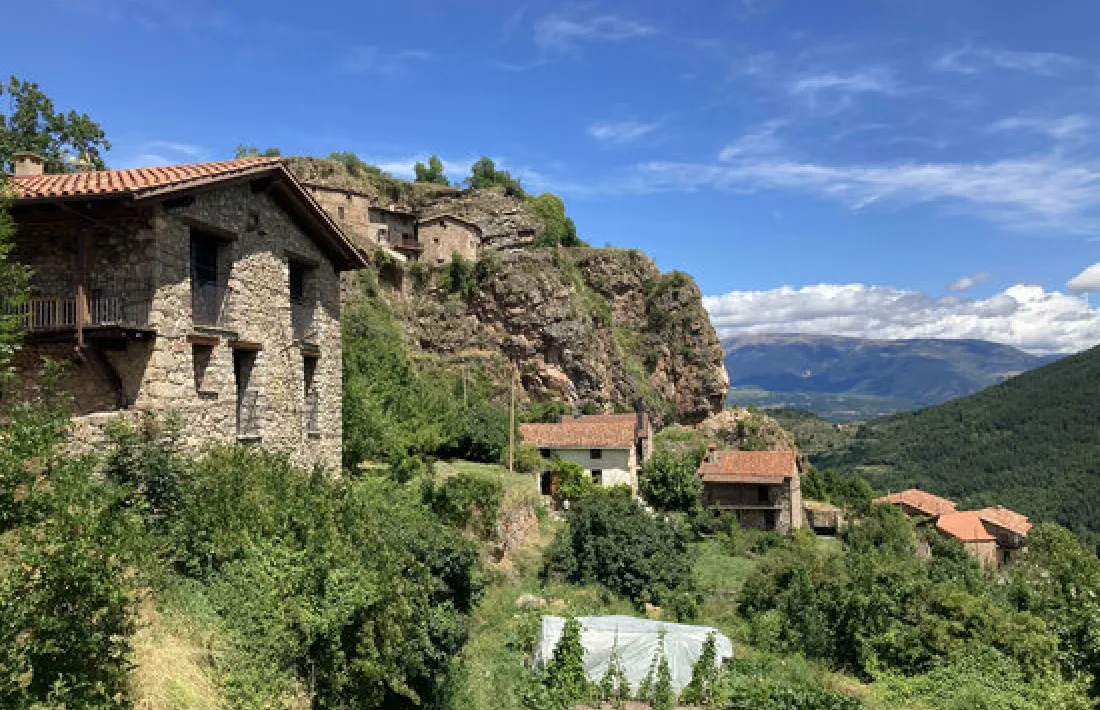 Imatge del Querforadat, petit nucli del municipi alturgellenc de Cava. 