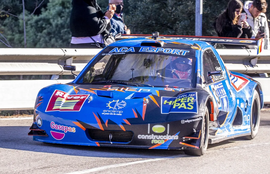 Edgar Montellà, amb el Silver Car. Foto: Fotoesport