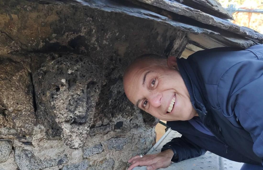 Llahí, dalt del campanar de Santa Coloma. 
