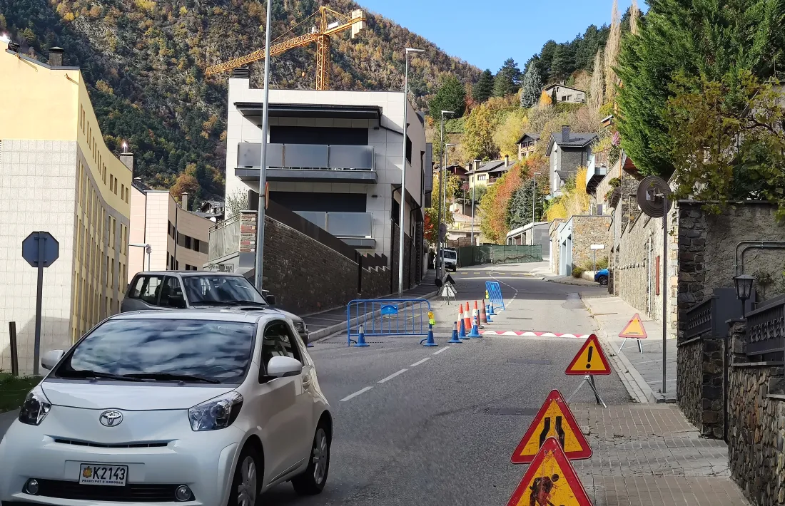 Les obres al reductor de la carretera dels Vilars.