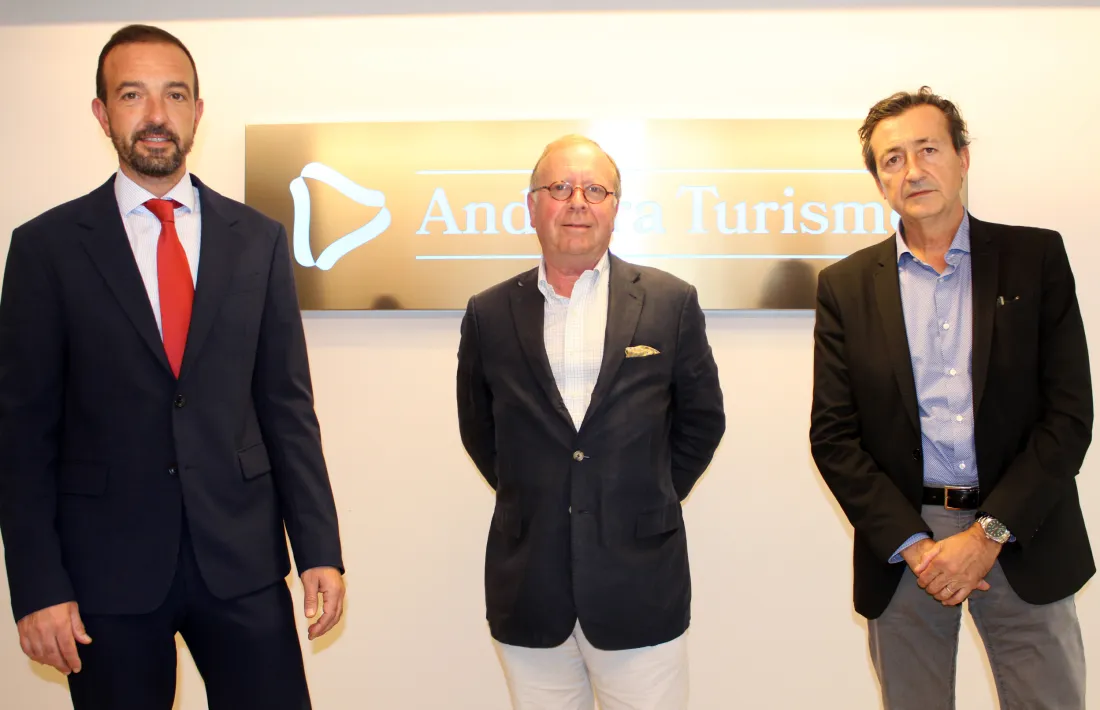 El ministre de Turisme, Jordi Torres, amb els representants de Tour Auto i l'ACA.