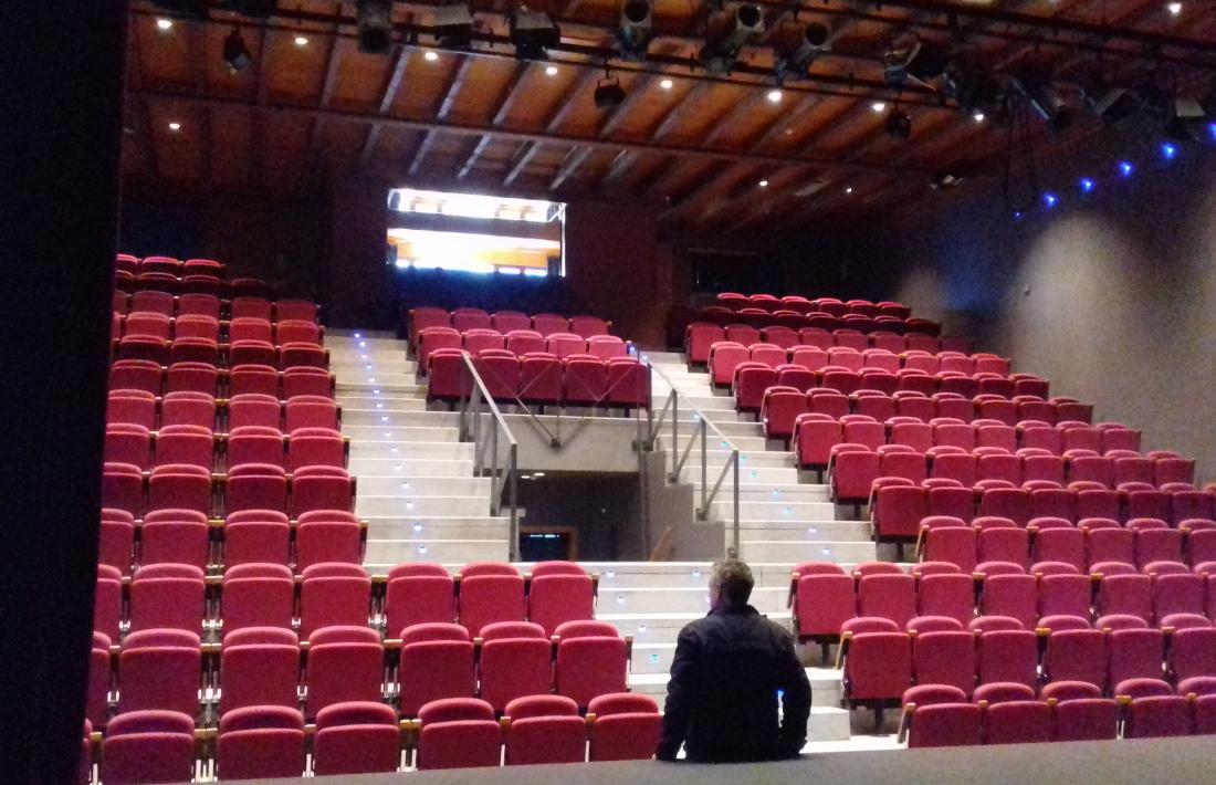 L’actual pati de butaques del Teatre Comunal es va renovar el 2019.