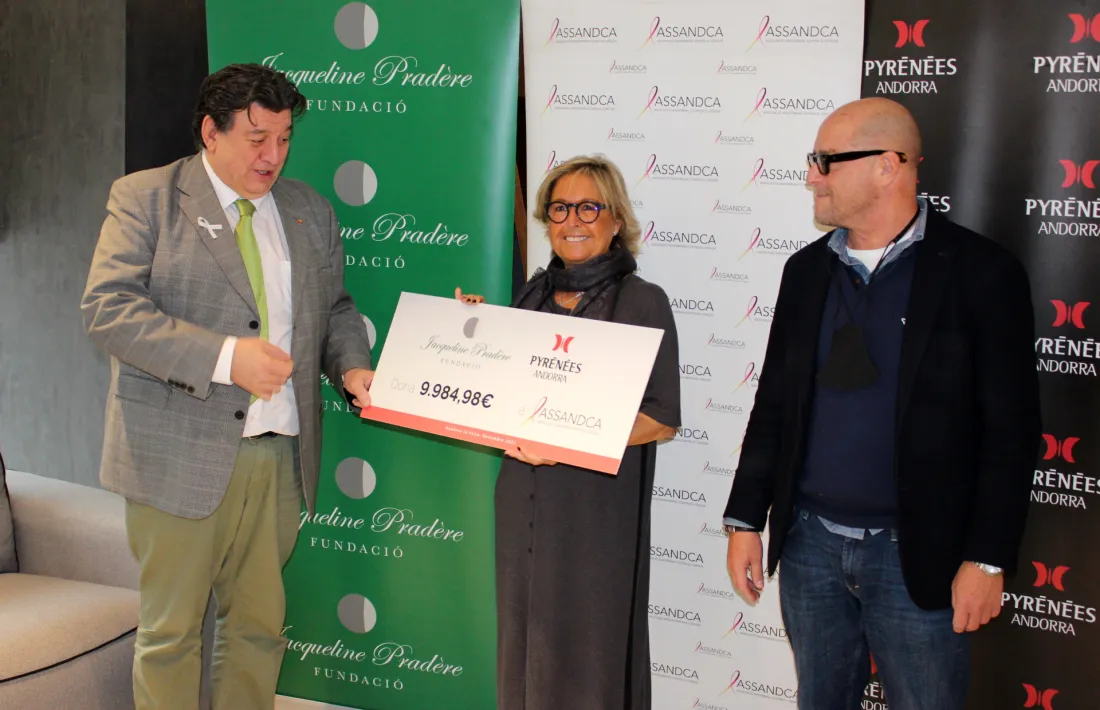 Moment de l'entrega del xec.