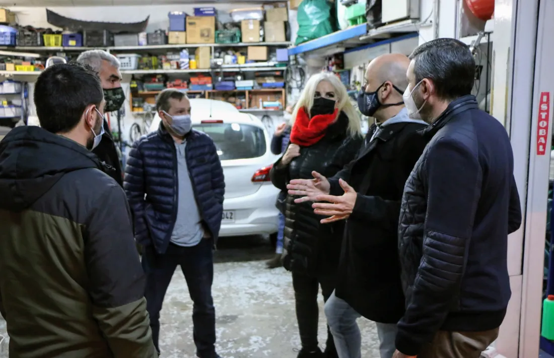 Membres de Liberals d’Escaldes durant la visita als comerciants.