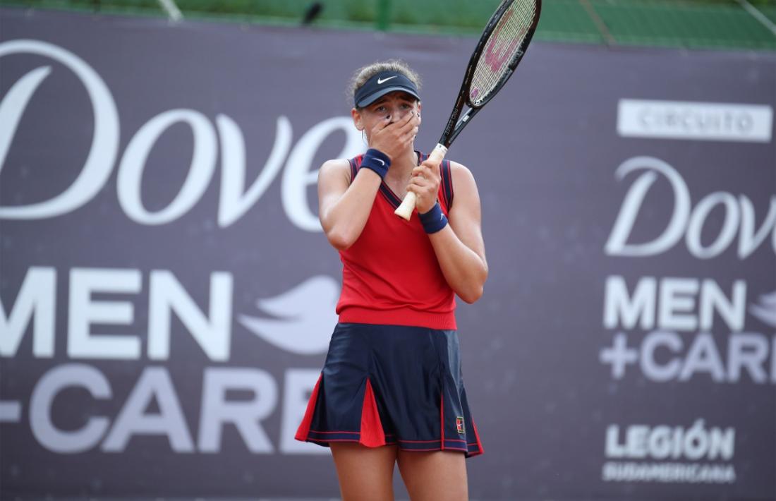 Vicky Jiménez, amb el seu primer títol en el circuit professional després d’imposar-se a la final a l’hongaresa Panna Udvardy a l’Aparecida de Goiânia de Brasil. Foto: Luiz Candido / LuzPress 